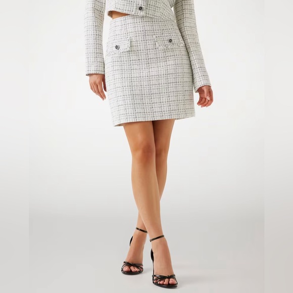 Guess white tweed/boucle mini skirt - Picture 3 of 13